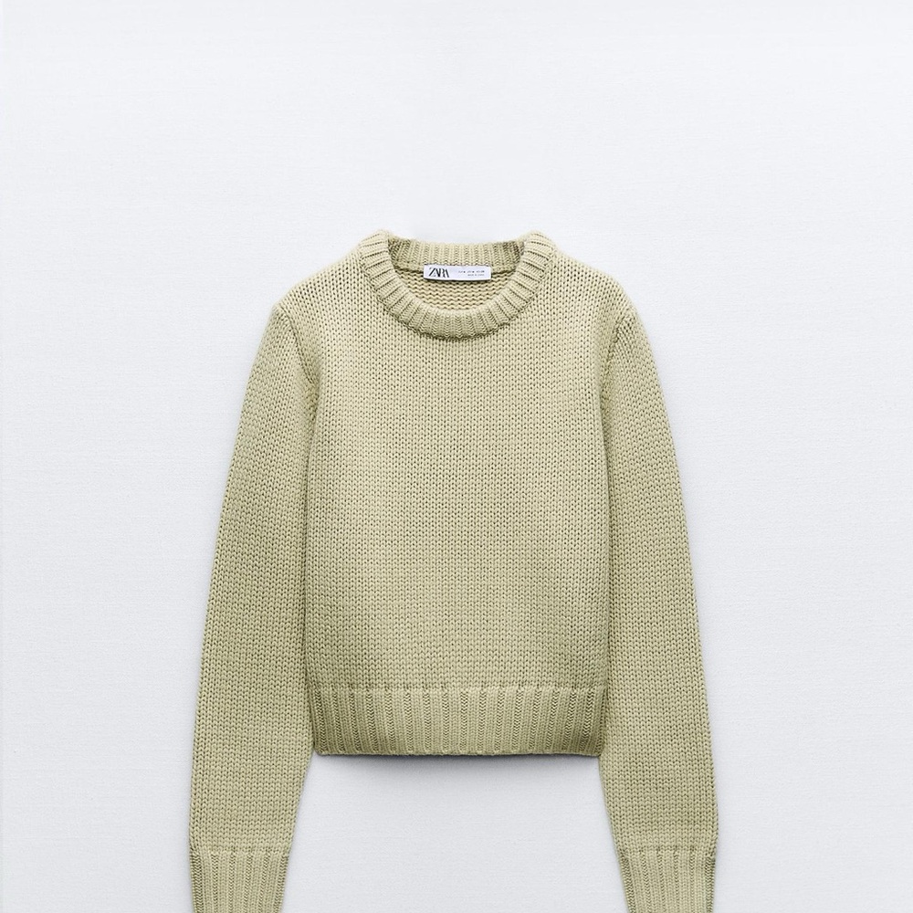 NWOT Zara Green Crew Neck Sweater with Ribbed Texture